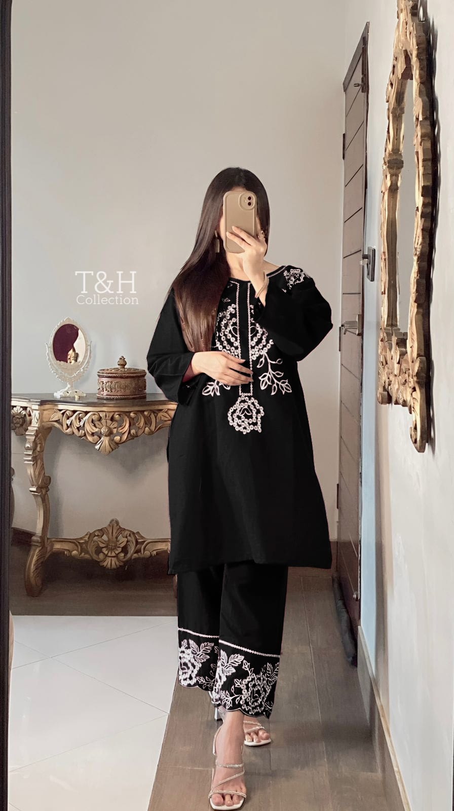 Elegant Article Embroidered 2-Piece Suit For Women