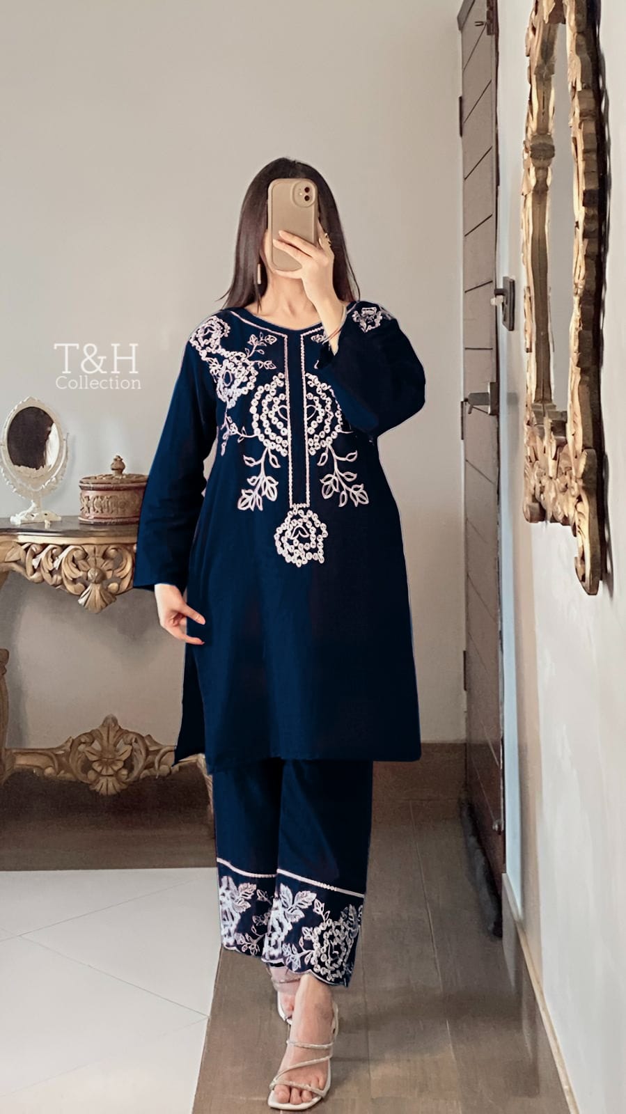 Elegant Article Embroidered 2-Piece Suit For Women
